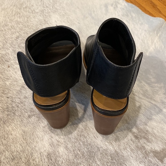 Steve Madden peep toe bootie size 5.5 black - Picture 2 of 5